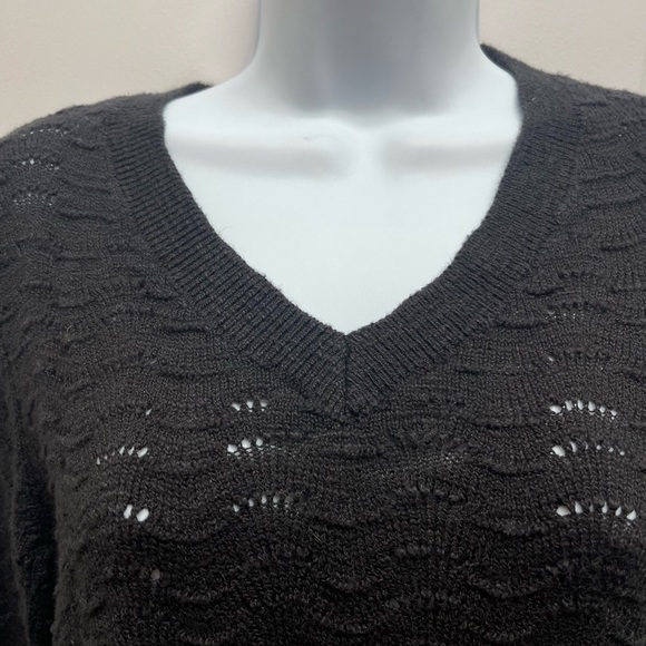 Talbots Soft Cotton Blend Pointelle Knit Black V Neck Sweater Size Medium - Picture 4 of 9
